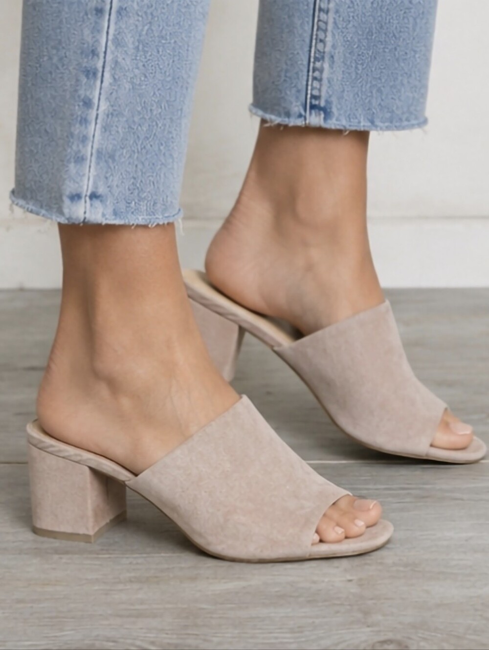 Christian Siriano NEW Nikolle Modern Minimalist Block Heel Mule Sandals 9.5M